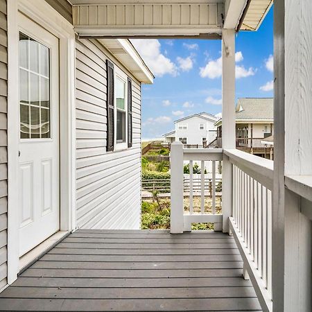 Ocean Daze - Sleeps 22, Direct Oceanfront, Renovated May 2022 Villa Holden Beach Exterior photo