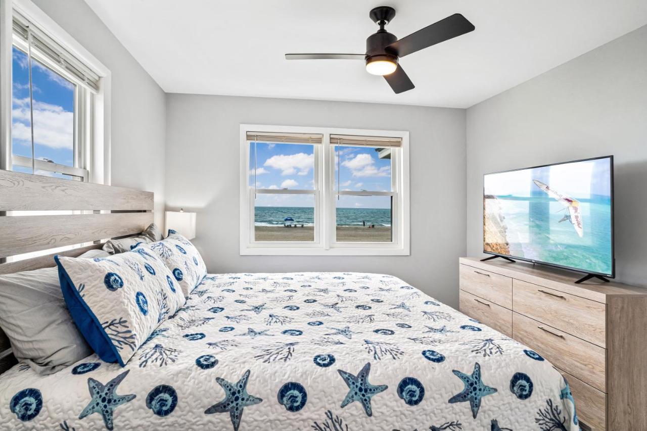 Ocean Daze - Sleeps 22, Direct Oceanfront, Renovated May 2022 Villa Holden Beach Exterior photo