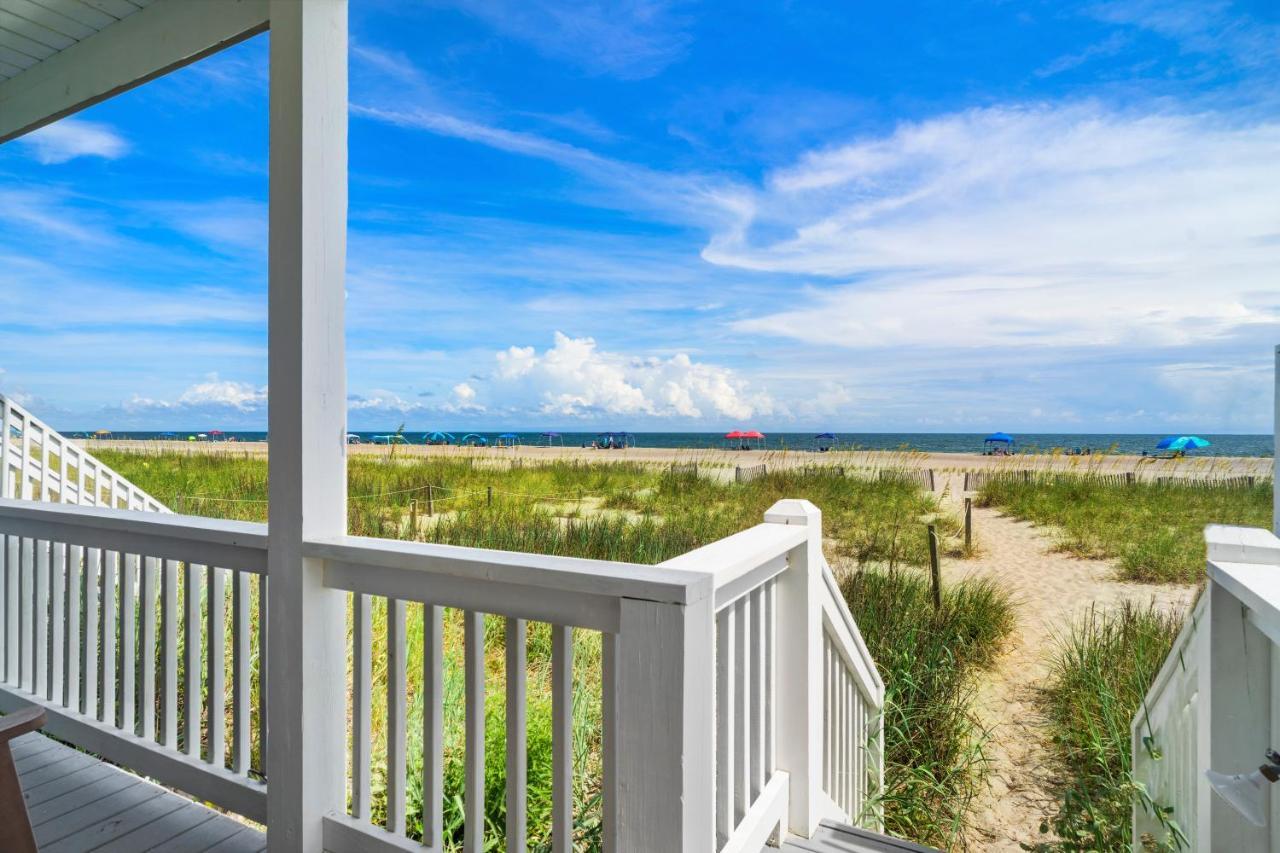 Ocean Daze - Sleeps 22, Direct Oceanfront, Renovated May 2022 Villa Holden Beach Exterior photo