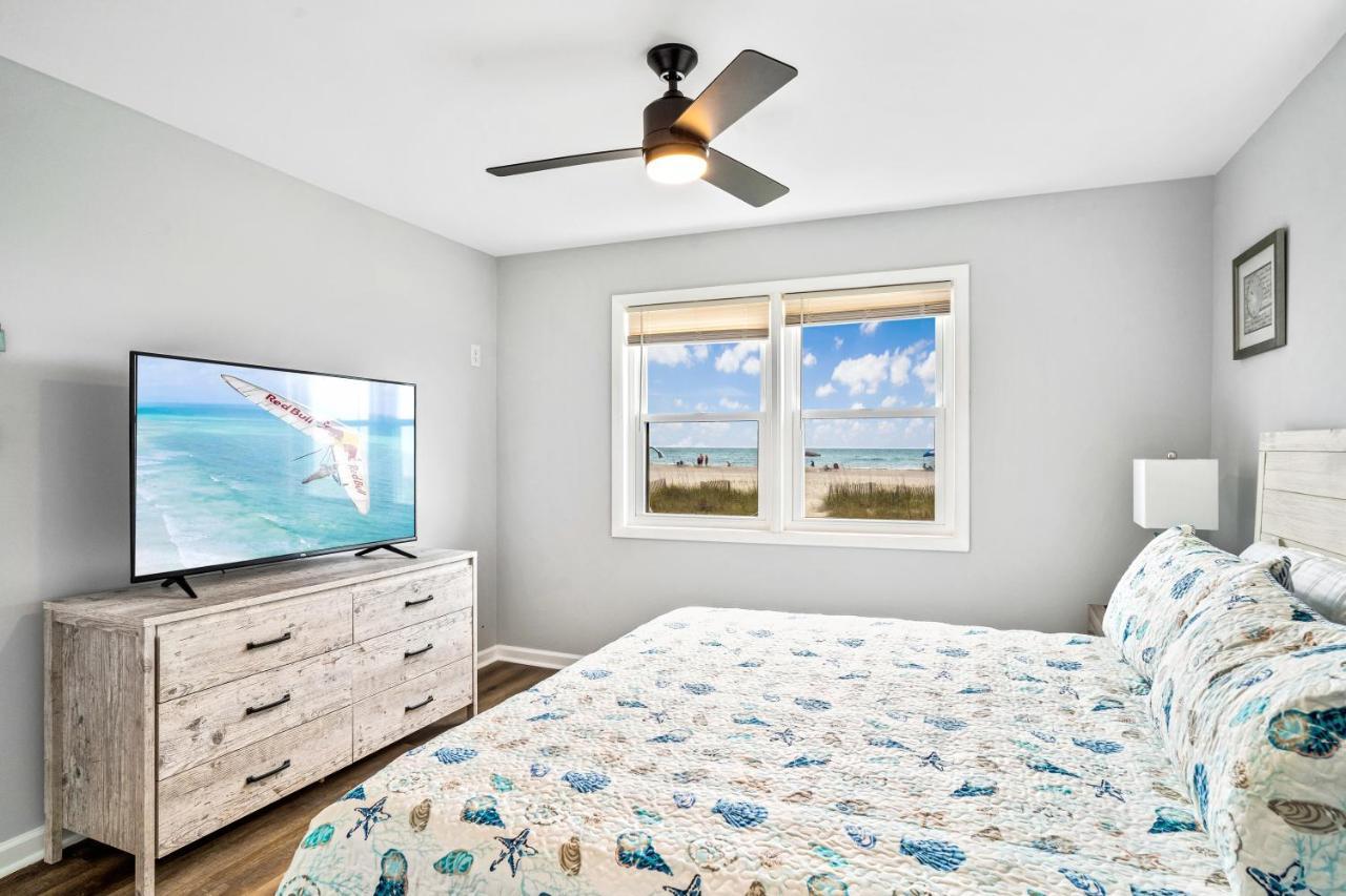 Ocean Daze - Sleeps 22, Direct Oceanfront, Renovated May 2022 Villa Holden Beach Exterior photo